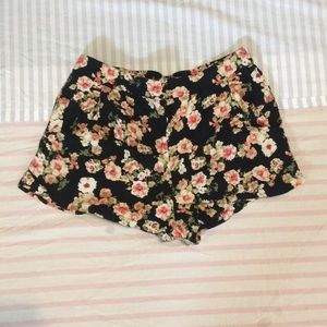 ✨ Floral high waisted soft shorts
